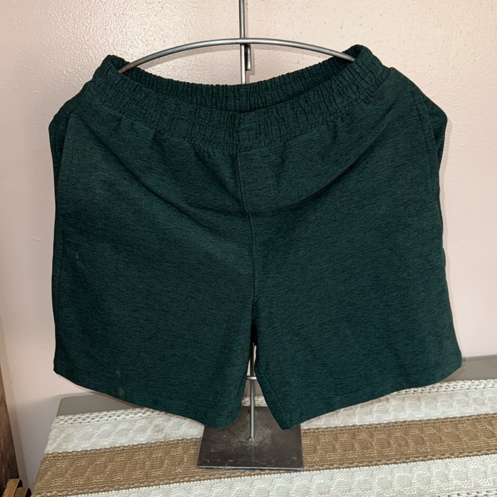 Men’s Beyond Yoga shorts NWT